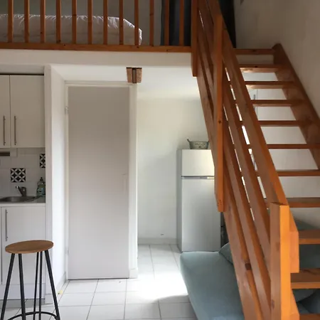 Pavillon Mezzanine Climatise Avec Petit Jardin Et Piscine Collective 나르본플라제