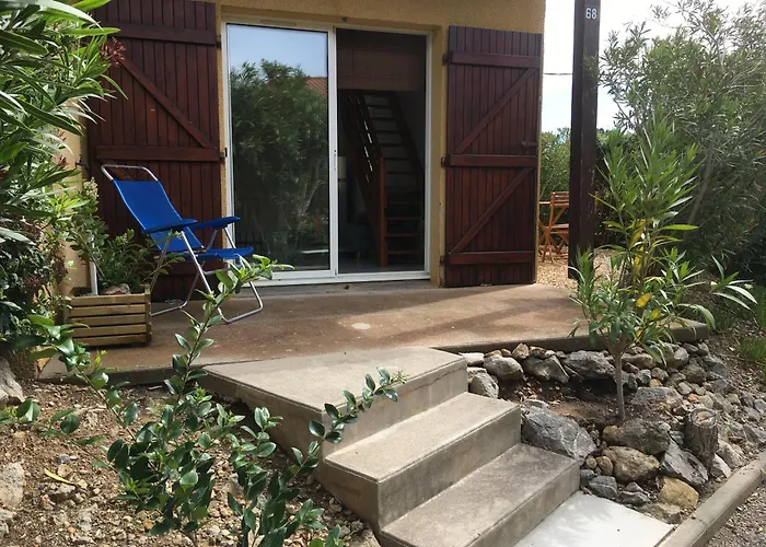 Pavillon Mezzanine Climatise Avec Petit Jardin Et Piscine Collective